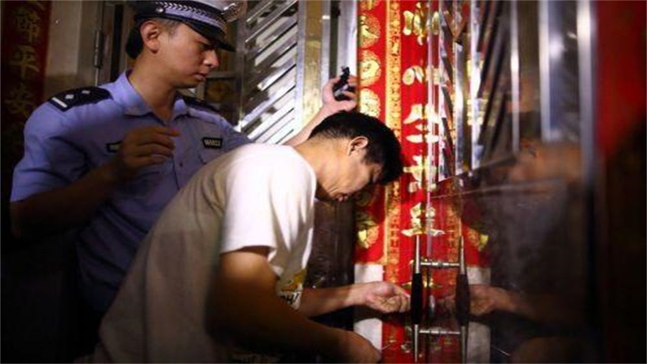 阿拉善盟请开锁师傅开了锁后，师傅为什么一般都不进门，就算主人请也不进去？